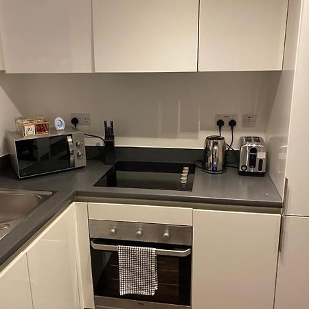 Spacious 1 Bed Relocation Apartment Free Parking, ブライアリー・ヒル エクステリア 写真