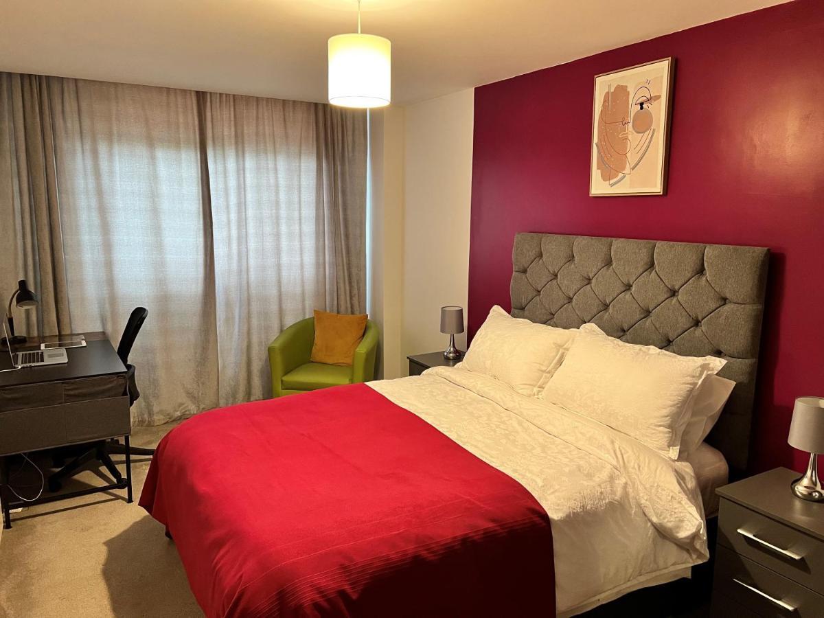 Spacious 1 Bed Relocation Apartment Free Parking, ブライアリー・ヒル エクステリア 写真