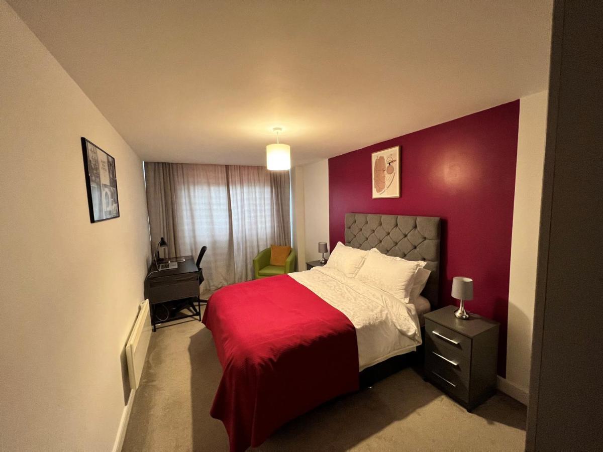Spacious 1 Bed Relocation Apartment Free Parking, ブライアリー・ヒル エクステリア 写真
