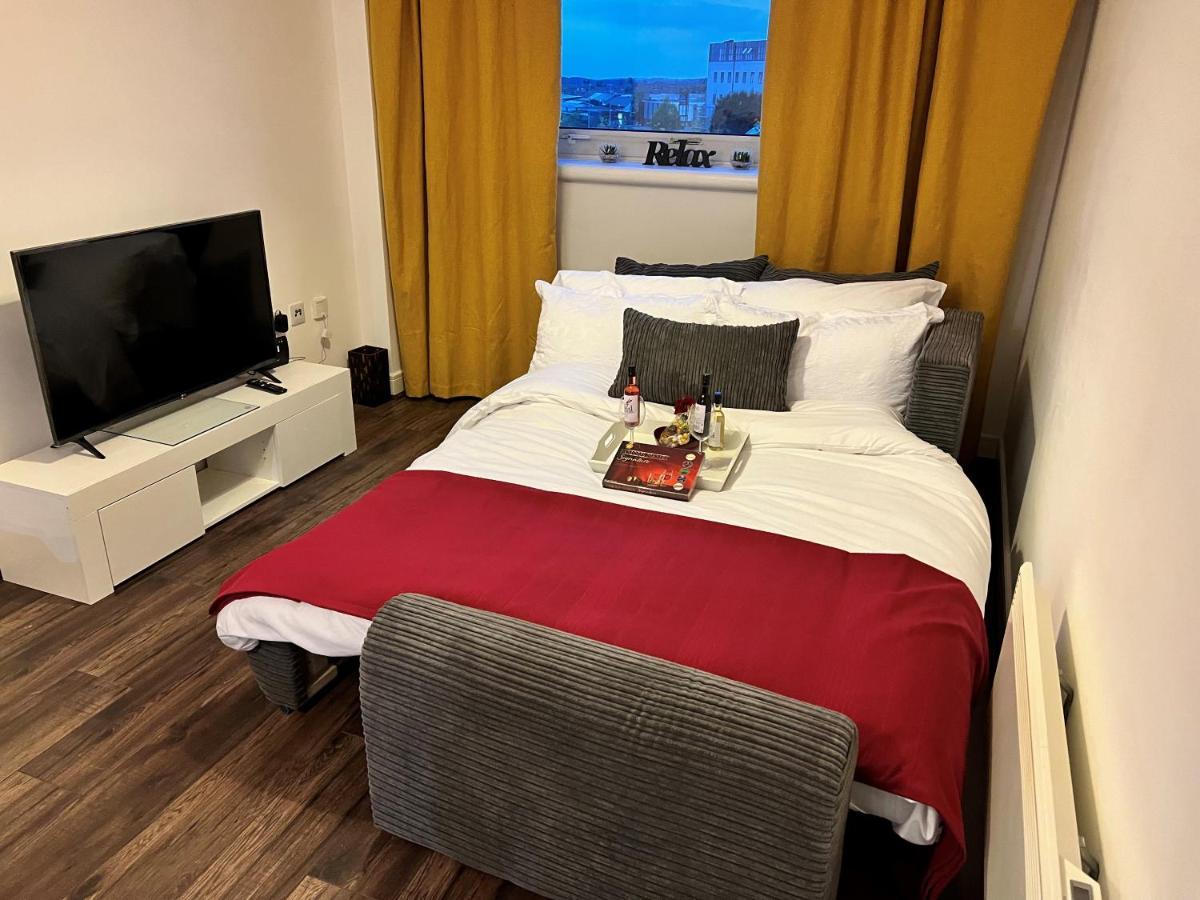 Spacious 1 Bed Relocation Apartment Free Parking, ブライアリー・ヒル エクステリア 写真