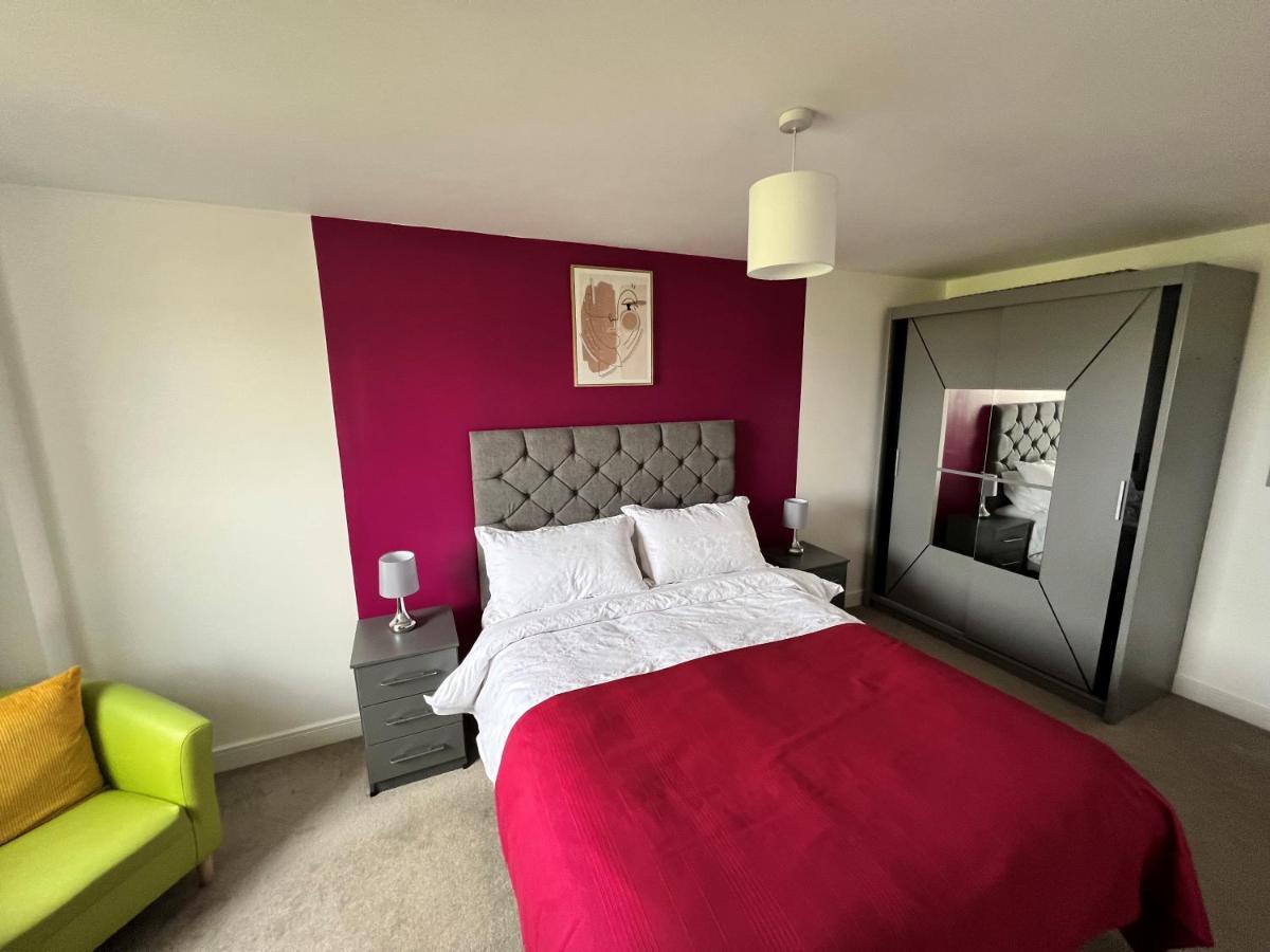 Spacious 1 Bed Relocation Apartment Free Parking, ブライアリー・ヒル エクステリア 写真