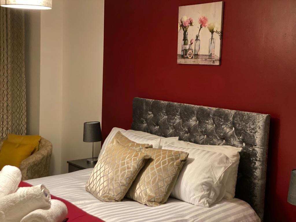 Spacious 1 Bed Relocation Apartment Free Parking, ブライアリー・ヒル エクステリア 写真