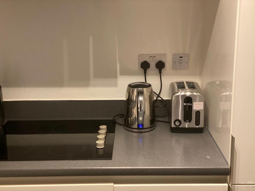 Spacious 1 Bed Relocation Apartment Free Parking, ブライアリー・ヒル エクステリア 写真