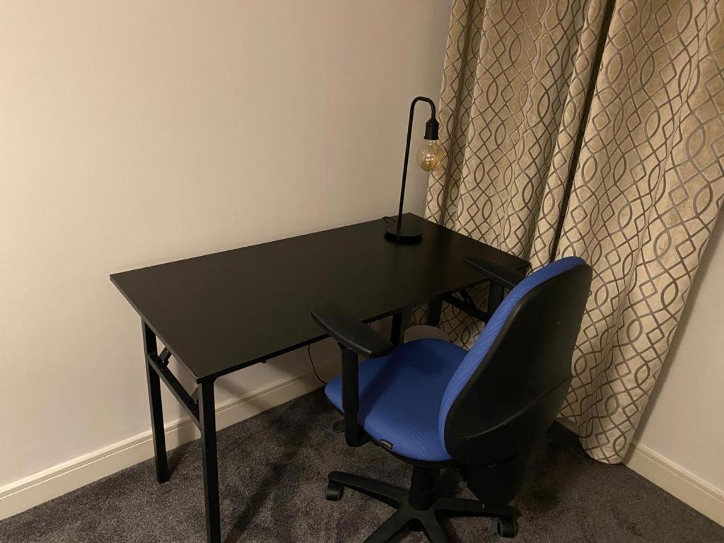 Spacious 1 Bed Relocation Apartment Free Parking, ブライアリー・ヒル エクステリア 写真